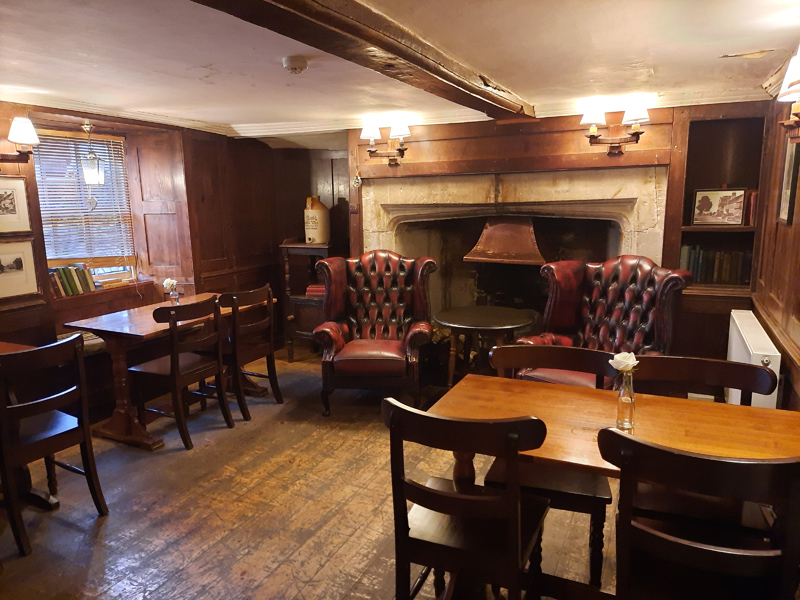 The Bugle Coaching Inn old room